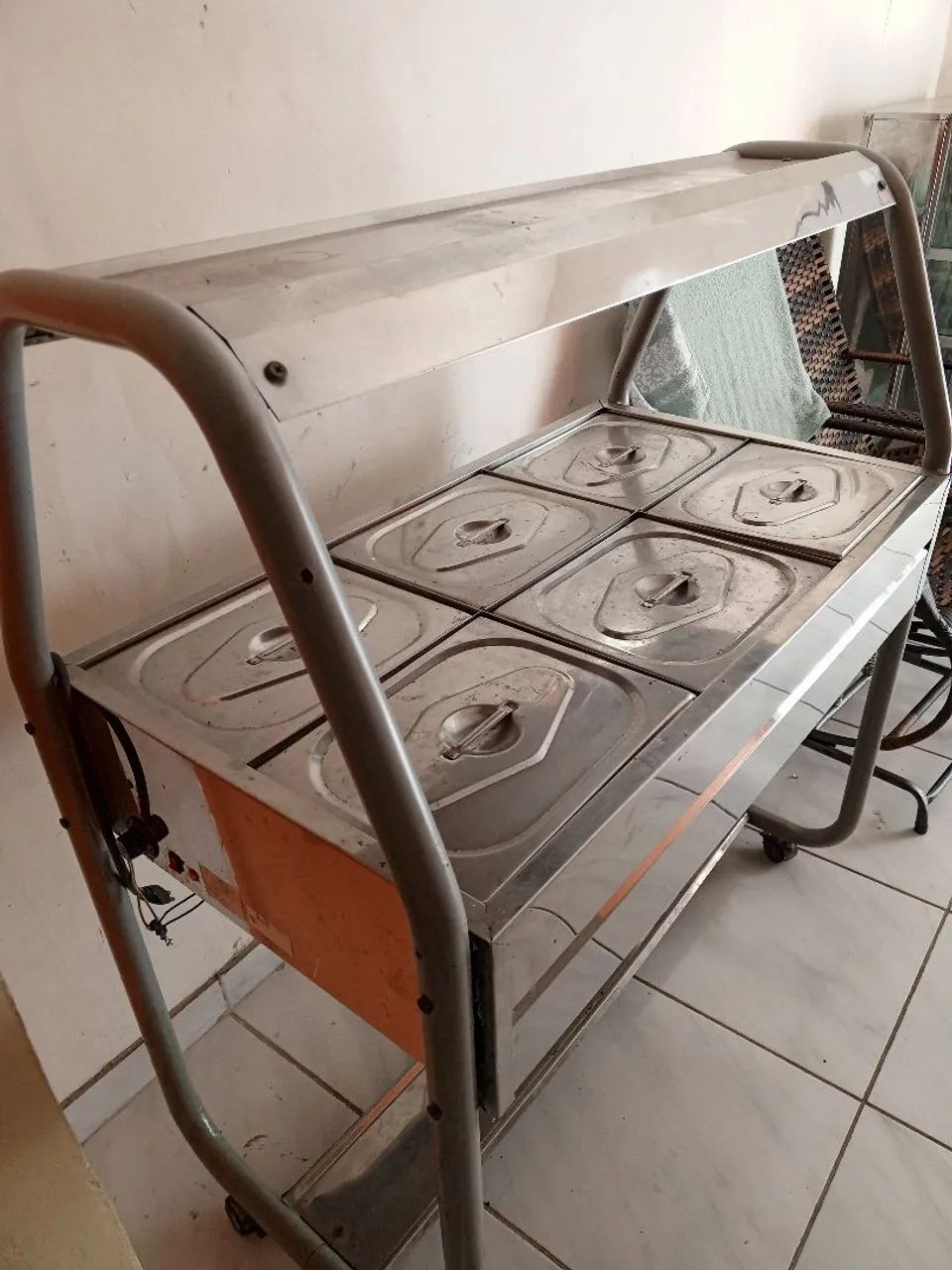  Buffet self-service, carrinho, 6 cubas.