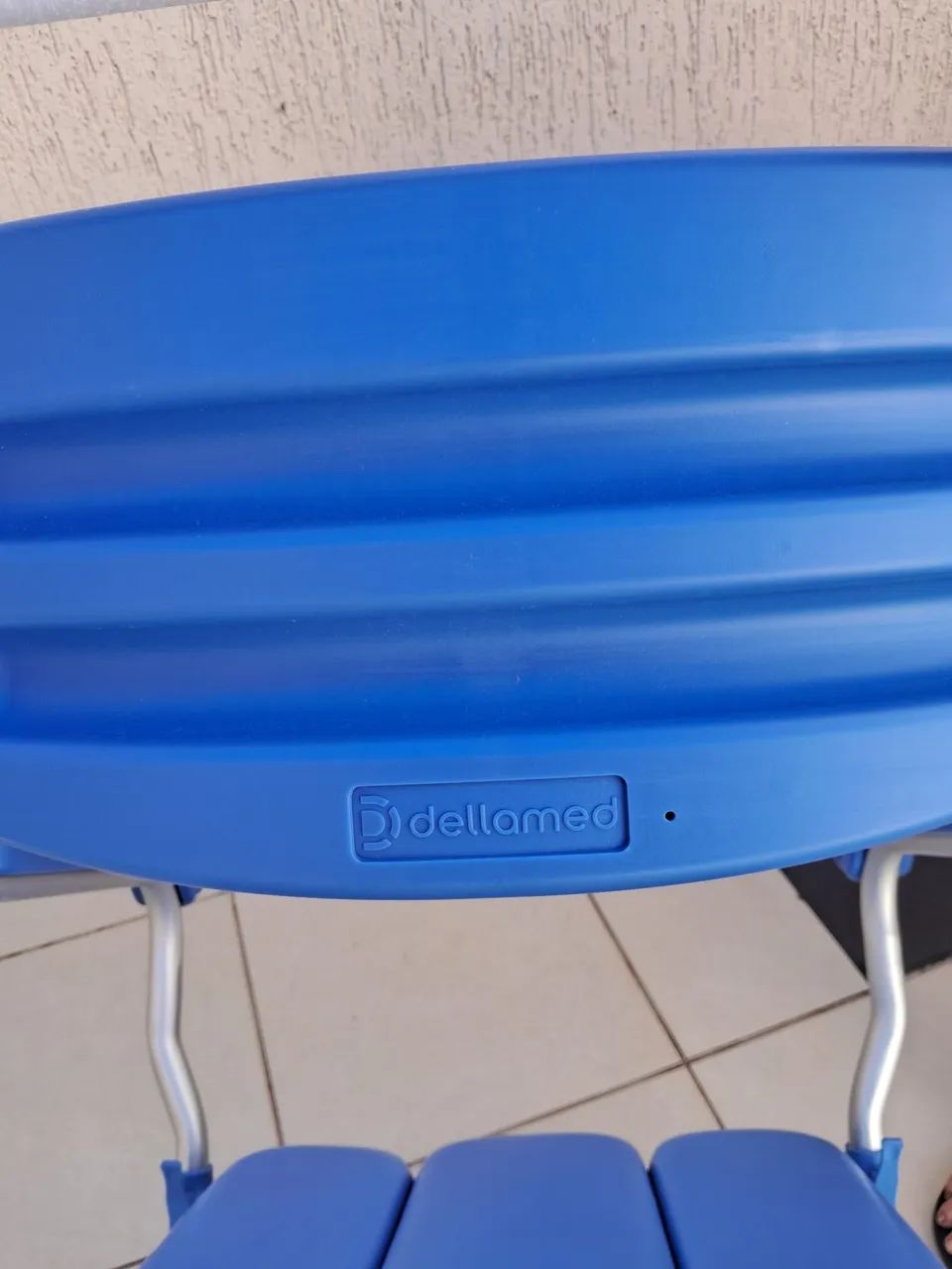 CADEIRA DE LUXO  EM ALUMÍNIO E ESTOFADA PARA BANHO NOVA