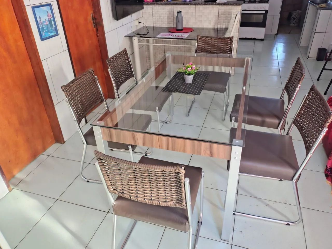 Mesa de vidro com 6 cadeiras 