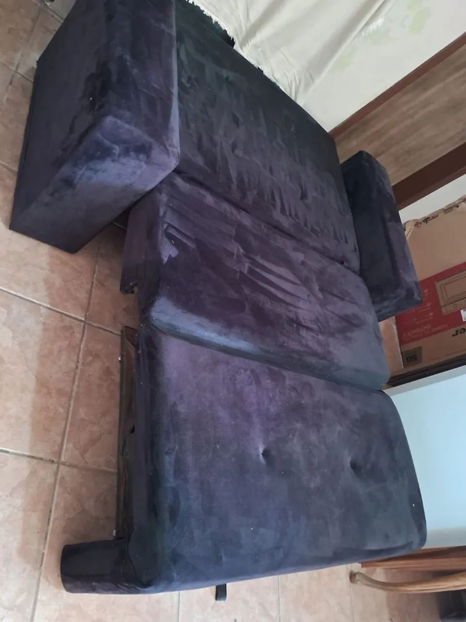 Sofa cama preto 2 lugares de suede - Foto 4