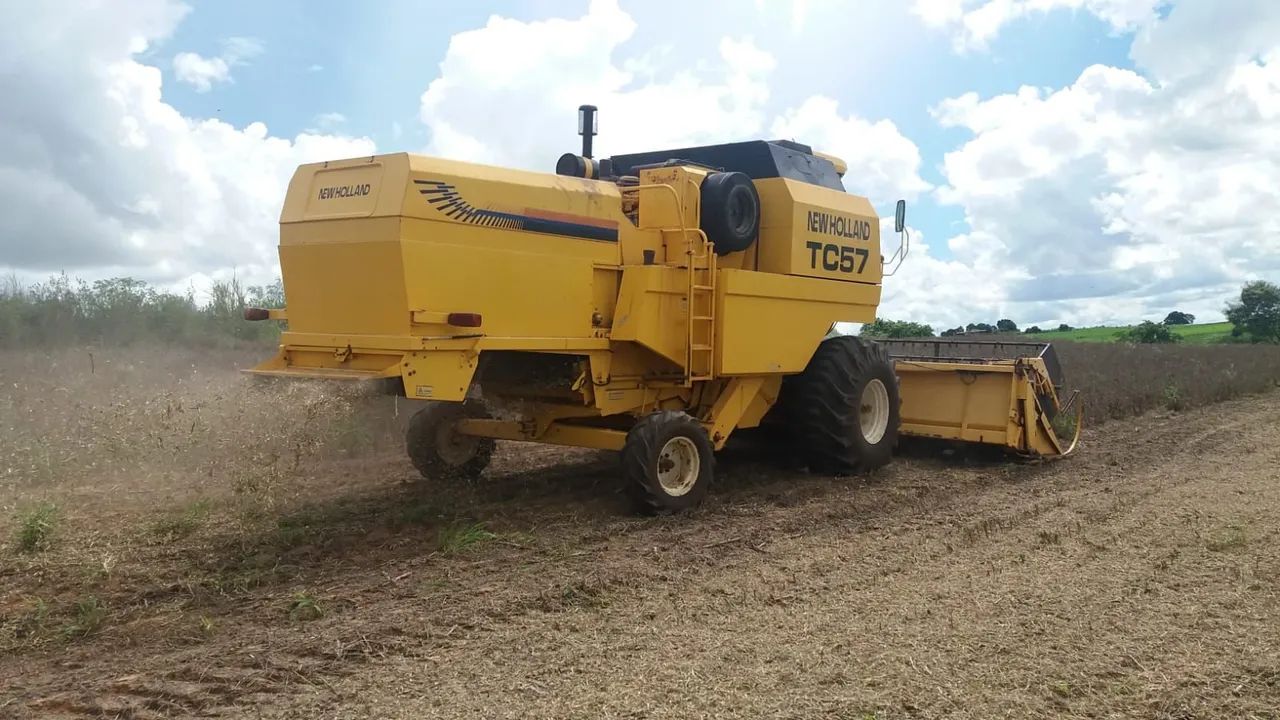 Colheitadeira New Holland TC57 Hydro Plus - Foto 2