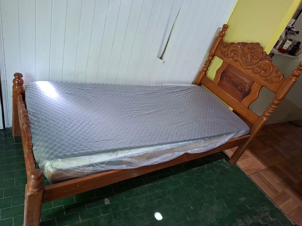 Cama de angelim + 2 colchões  - Foto 4