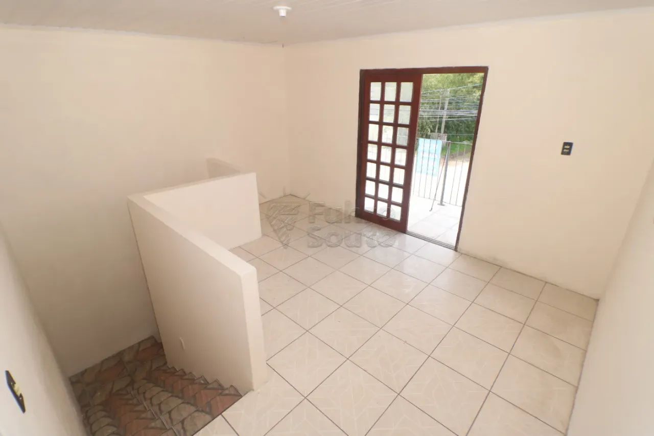 Casa com 1 dormitório e sacada no Fragata em Pelotas - Foto 2