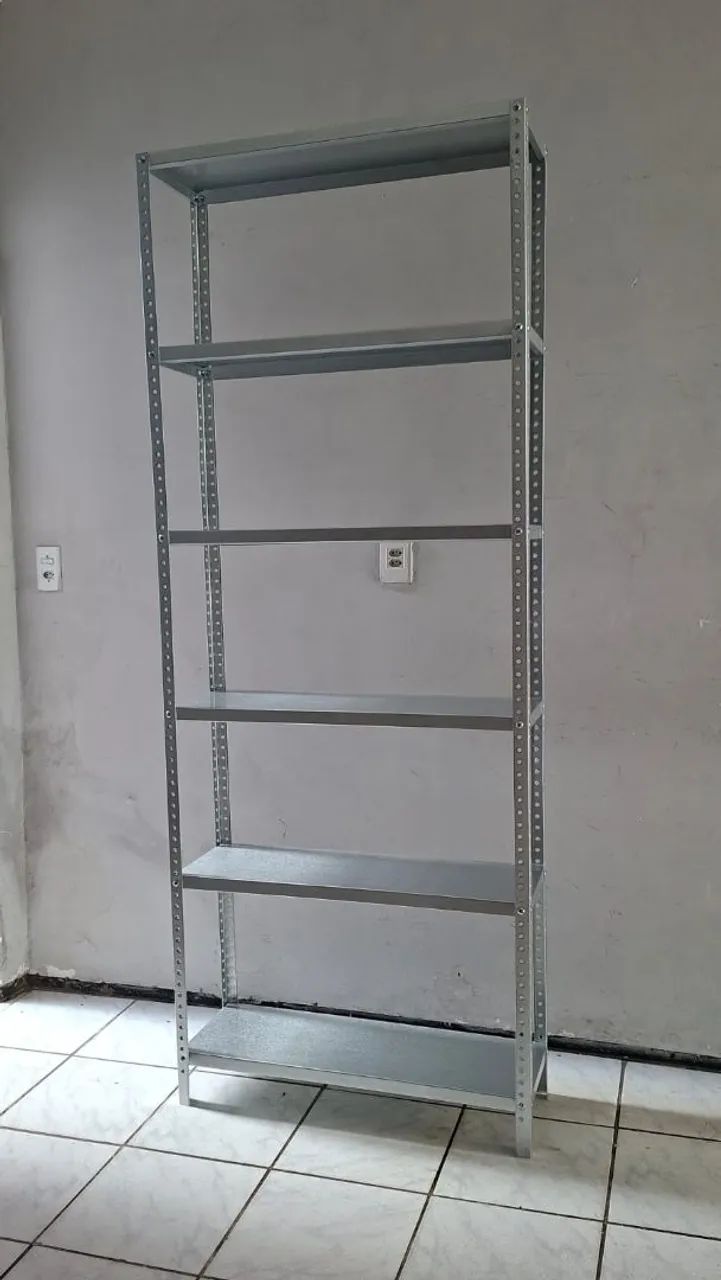 Estante de ferro. 