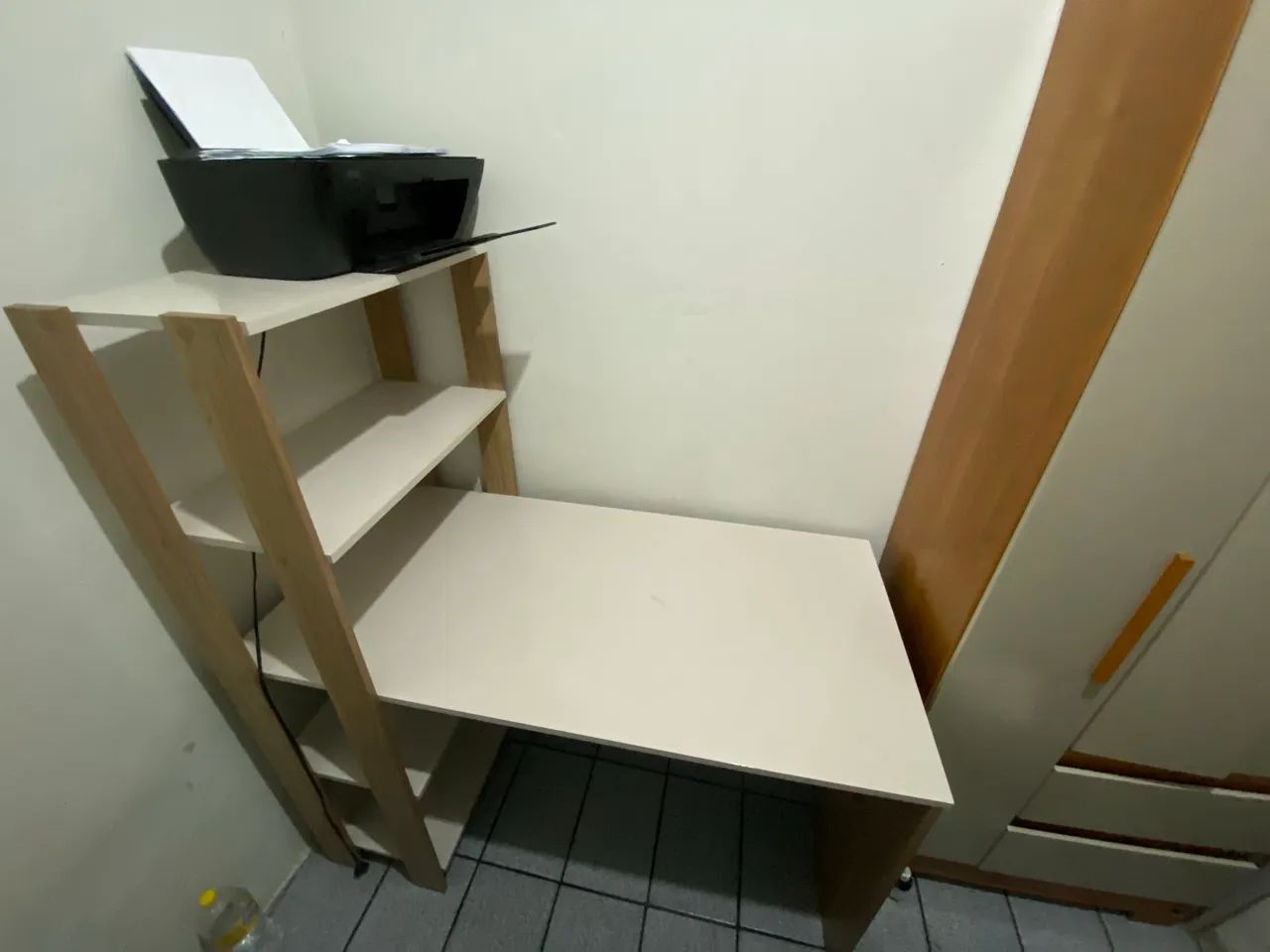 Escrivaninha com estante - Foto 3