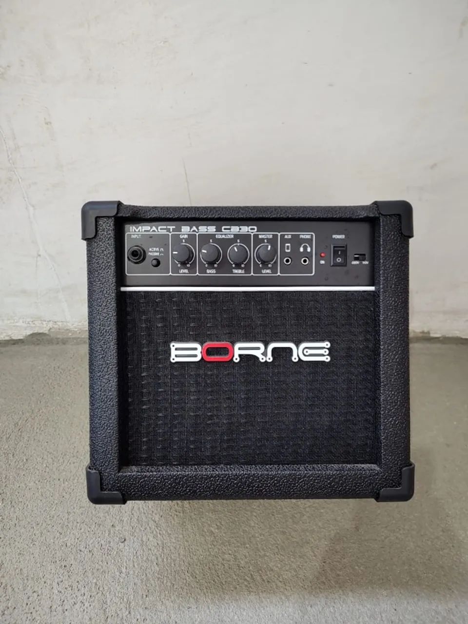Caixa Amplificada P/ Baixo Borne Impact CB30