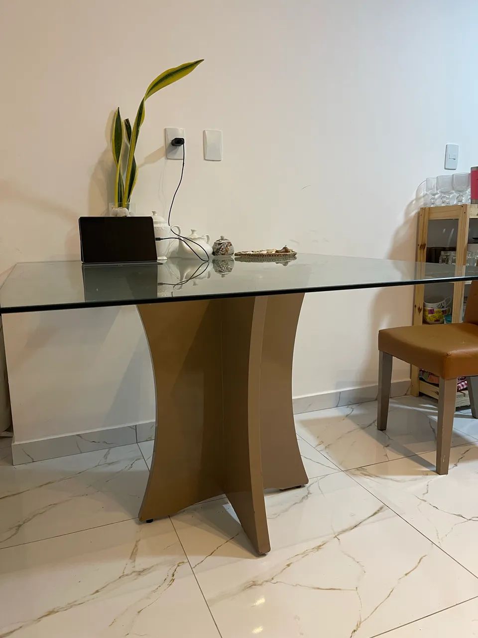 Mesa de vidro com 6 cadeiras 
