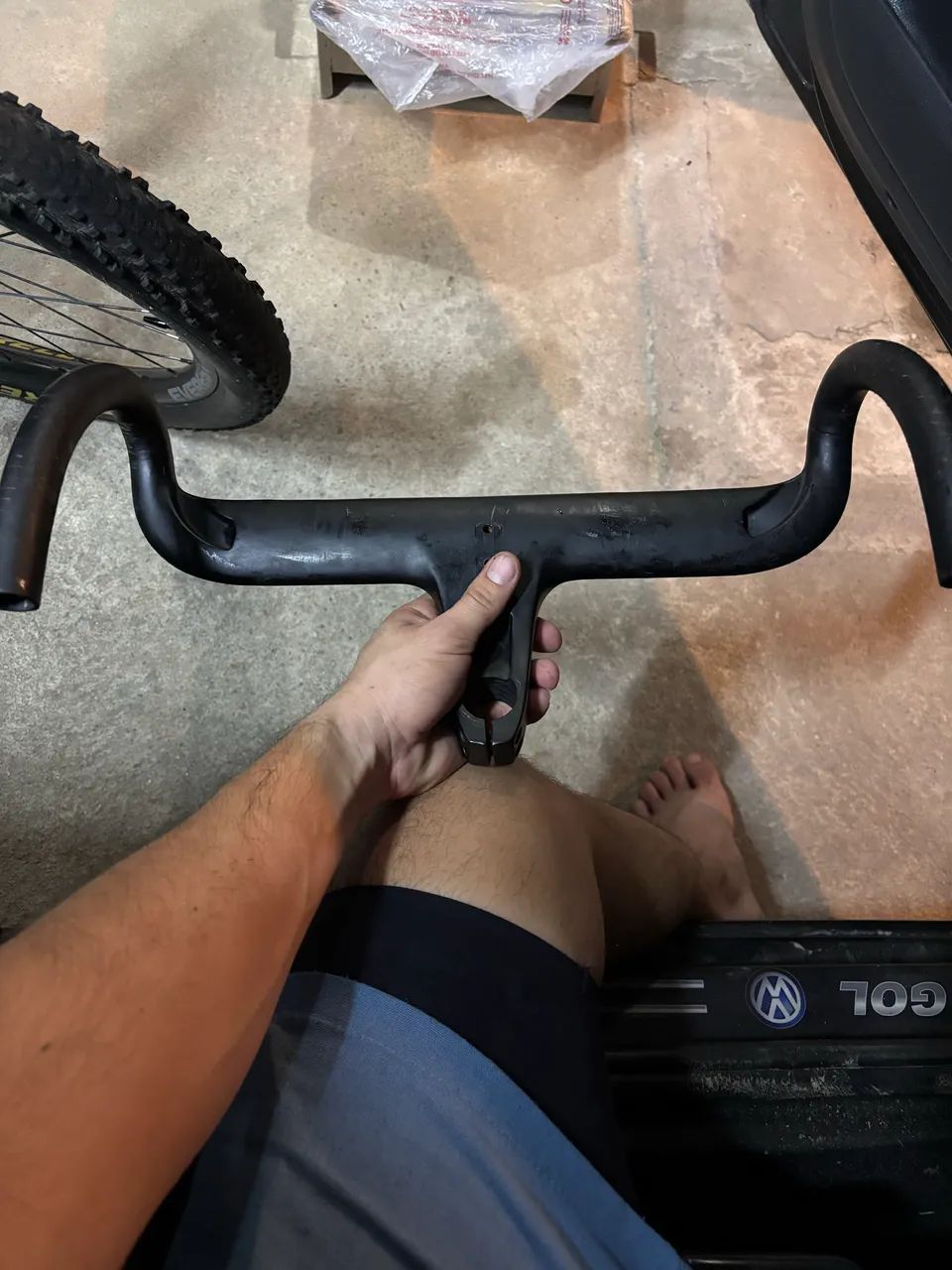 Vendo guidão de carbono integrado - Foto 3