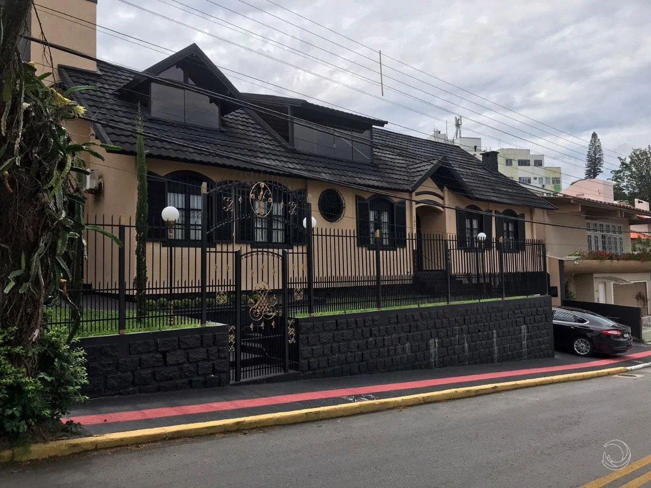 Casa de 194m² com 4 suítes em Itaguaçu