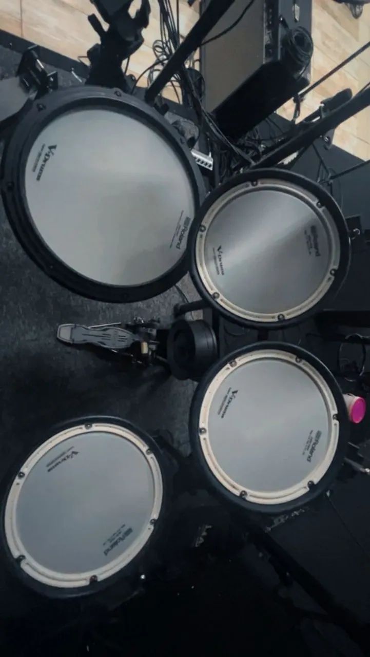 Vendo Bateria Eletrônica Roland TD17Kv - Foto 2