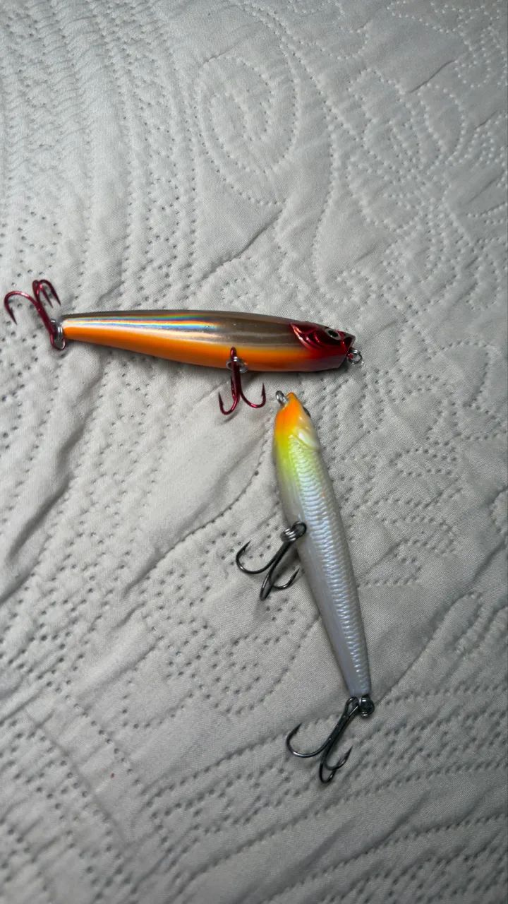 Vara de pesca completa e duas iscas - Foto 5