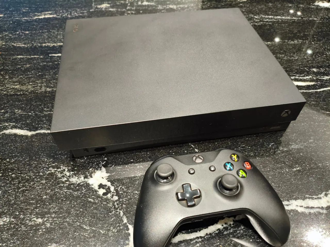 Xbox One X 1TB + Controle original  - Foto 2