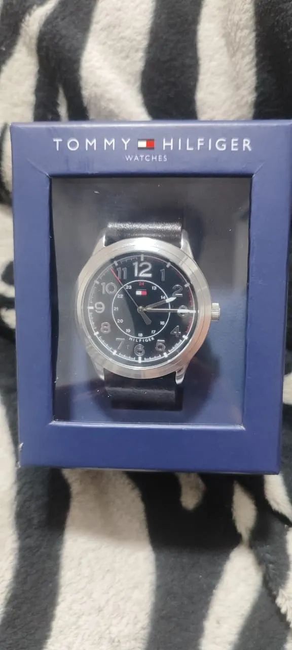 Relogio Tommy Hilfiger novo na caixa nunca usado - Foto 2