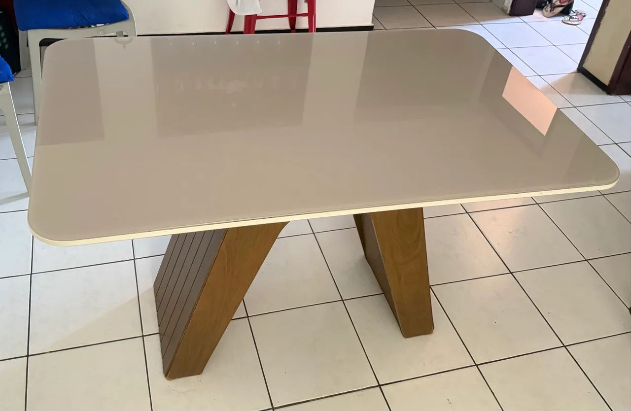 Mesa laqueada com base mdf e 4 cadeiras  - Foto 2