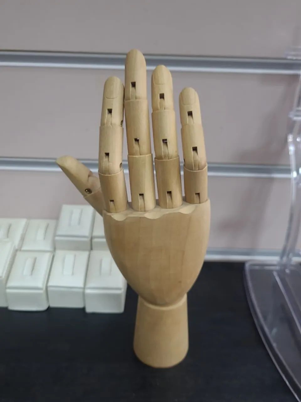 Mão articulada, expositor de aneis. - Foto 2