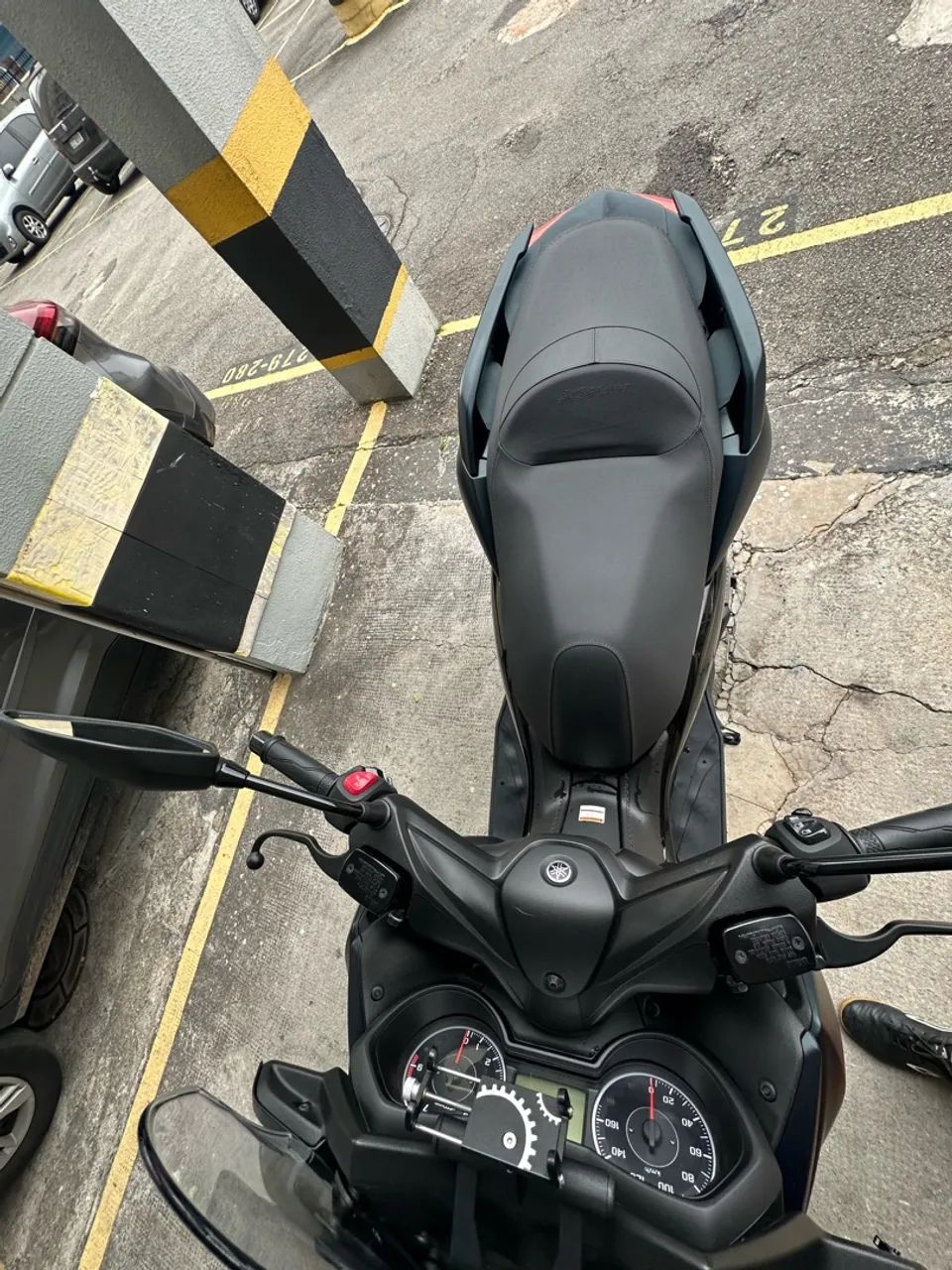 Xmax 250 ABS, baixíssima km - Foto 4