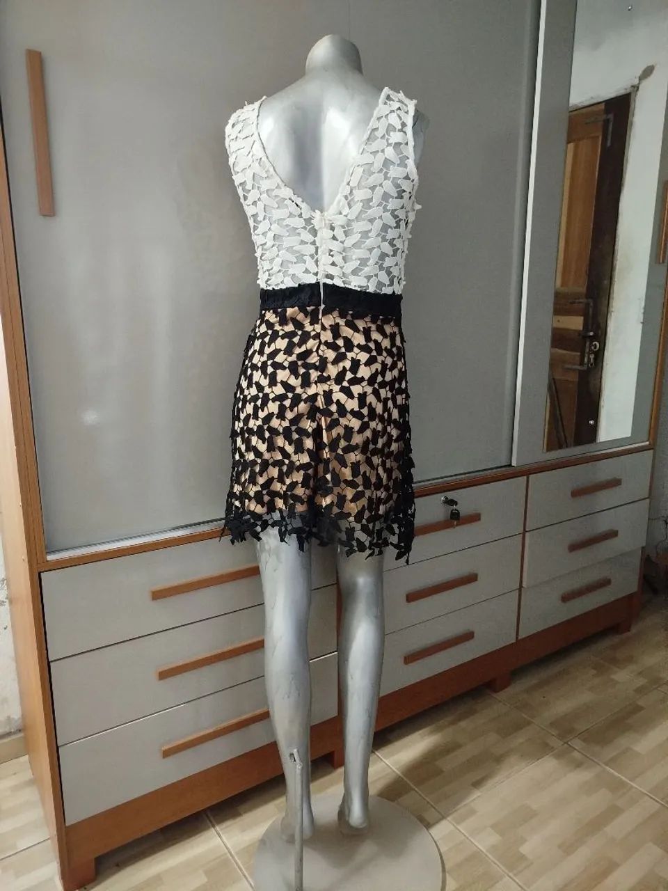 Vestido Bicolor Rendado - Foto 2