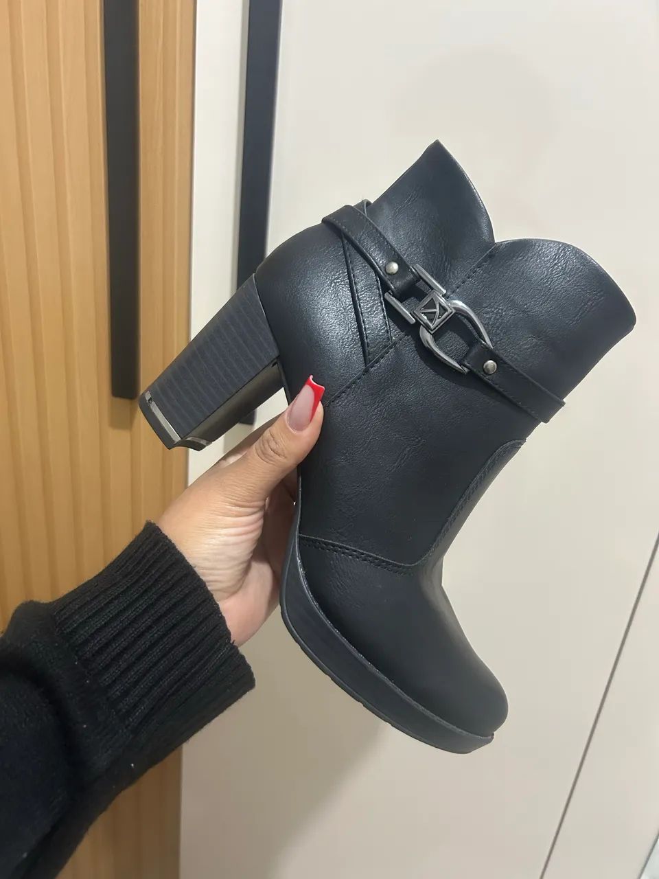 Vendo bota preta 