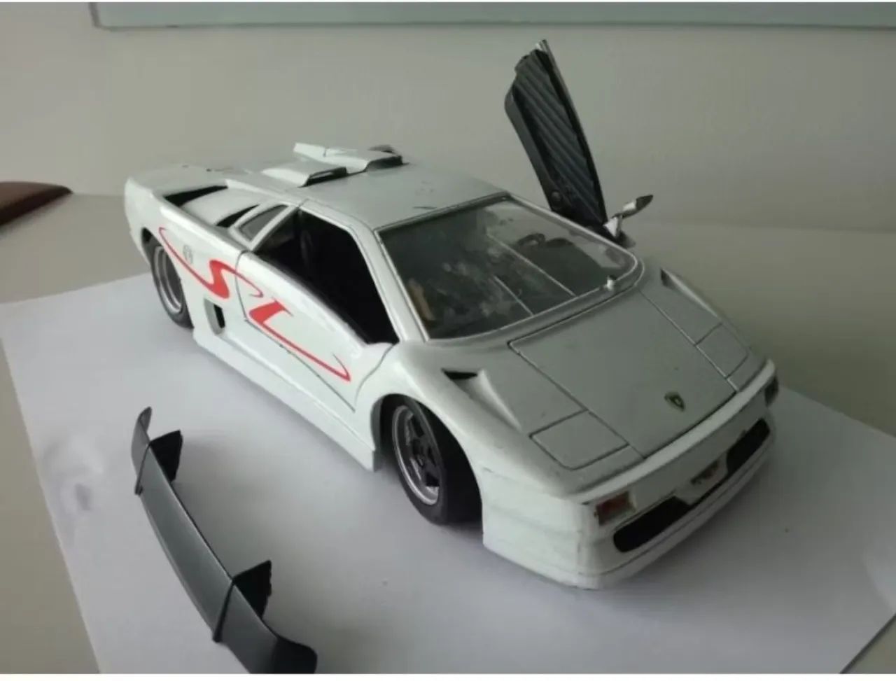 Lamborghini Diablo SV Maisto 1:18 com defeitos - Foto 3