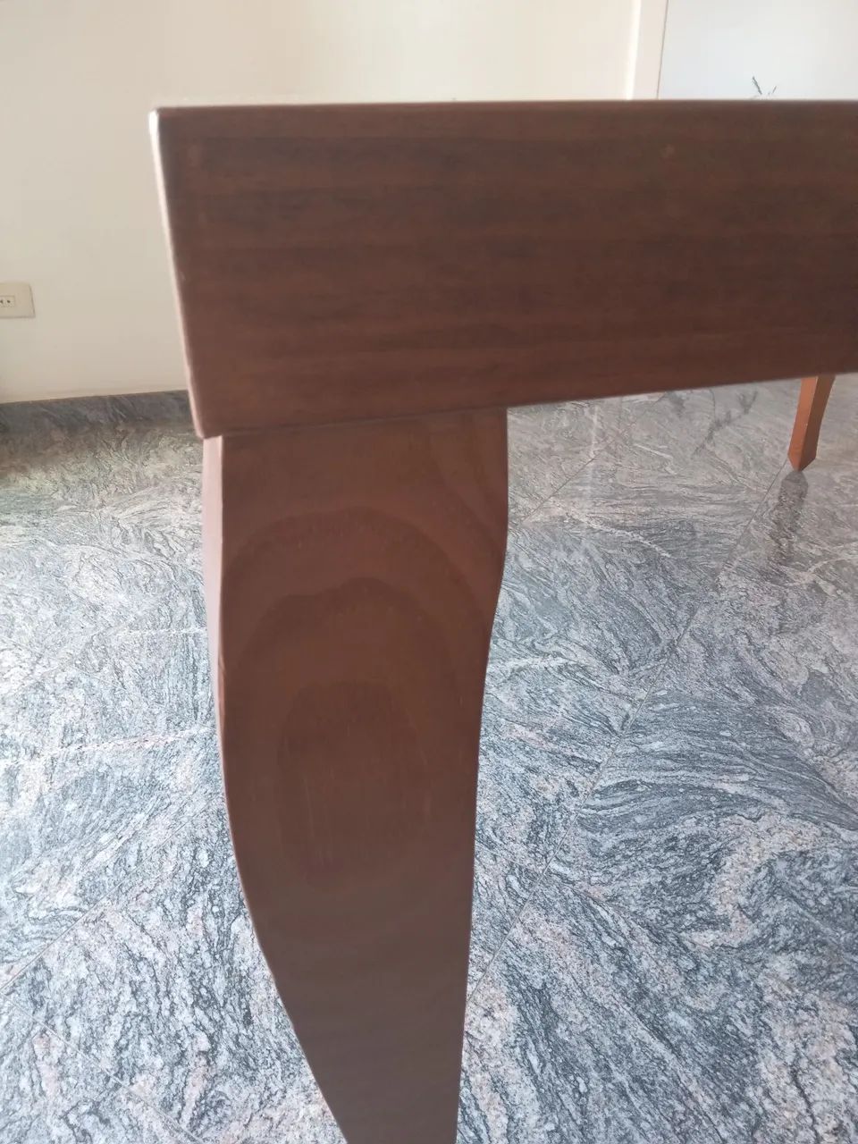 Mesa de jantar quadrada Etna  em excelente estado. Bem conservada. SEM CADEIRAS - Foto 2