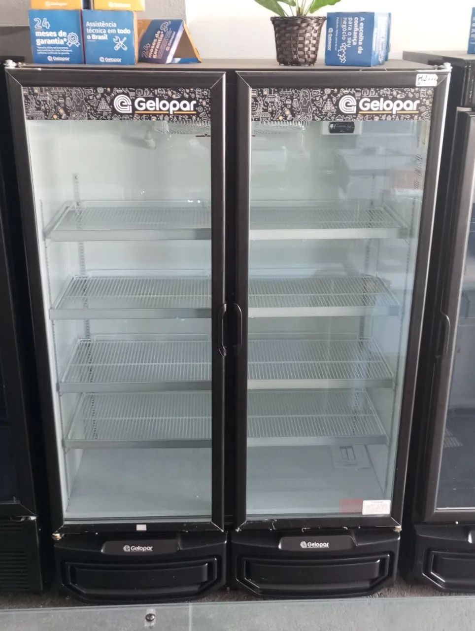 NZ. Expositor refrigerado 2 portas GELOPAR 