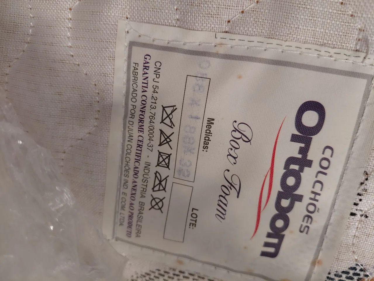 Cama box e colchão solteiro Excelentes