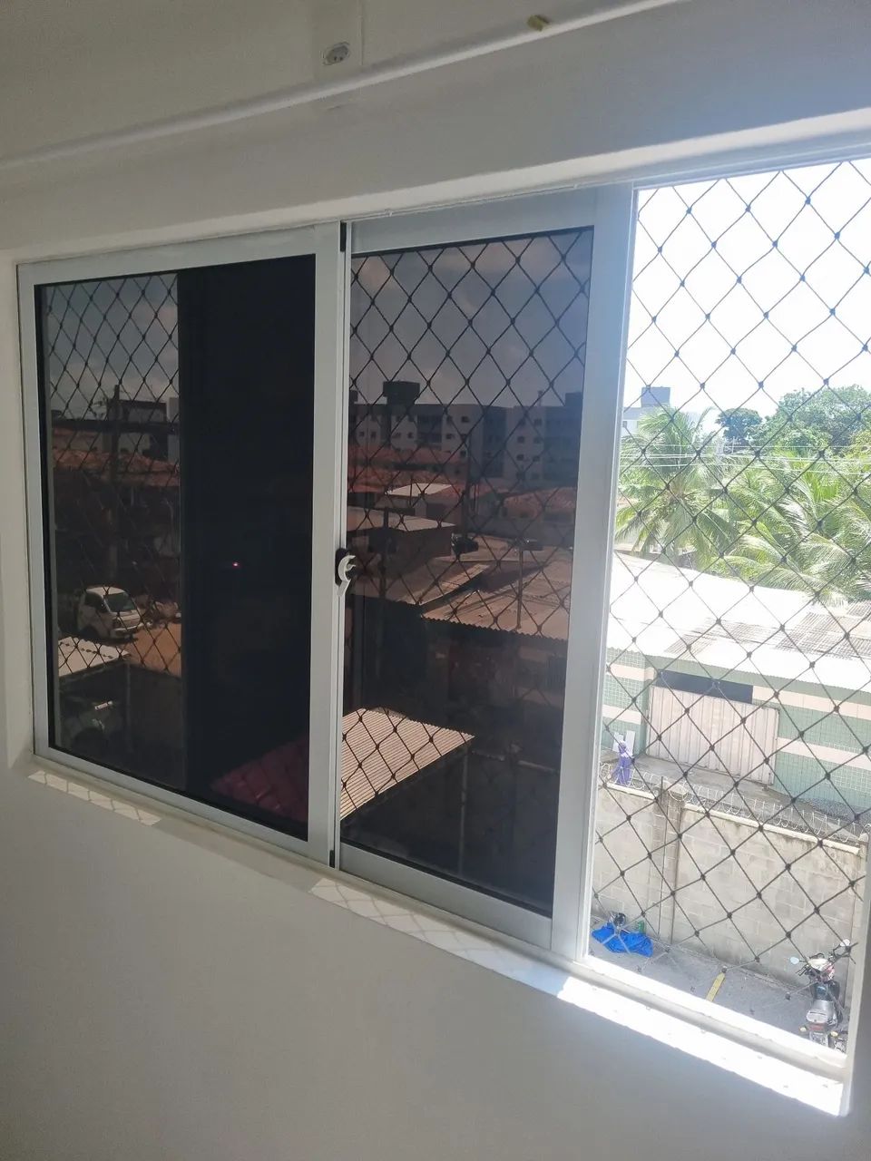 Aplicaçao de películas residencial em portas e janelas  - Foto 4