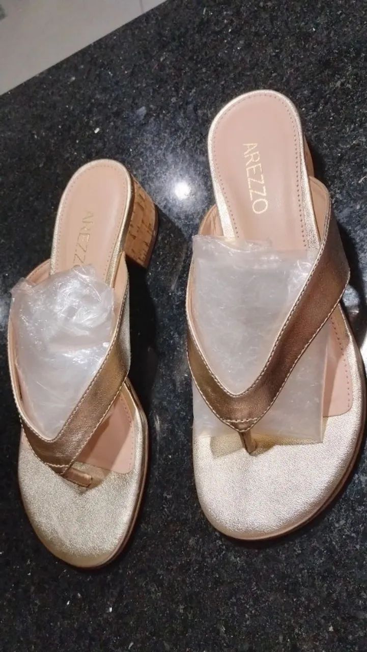 Sandália Arezzo semi nova 