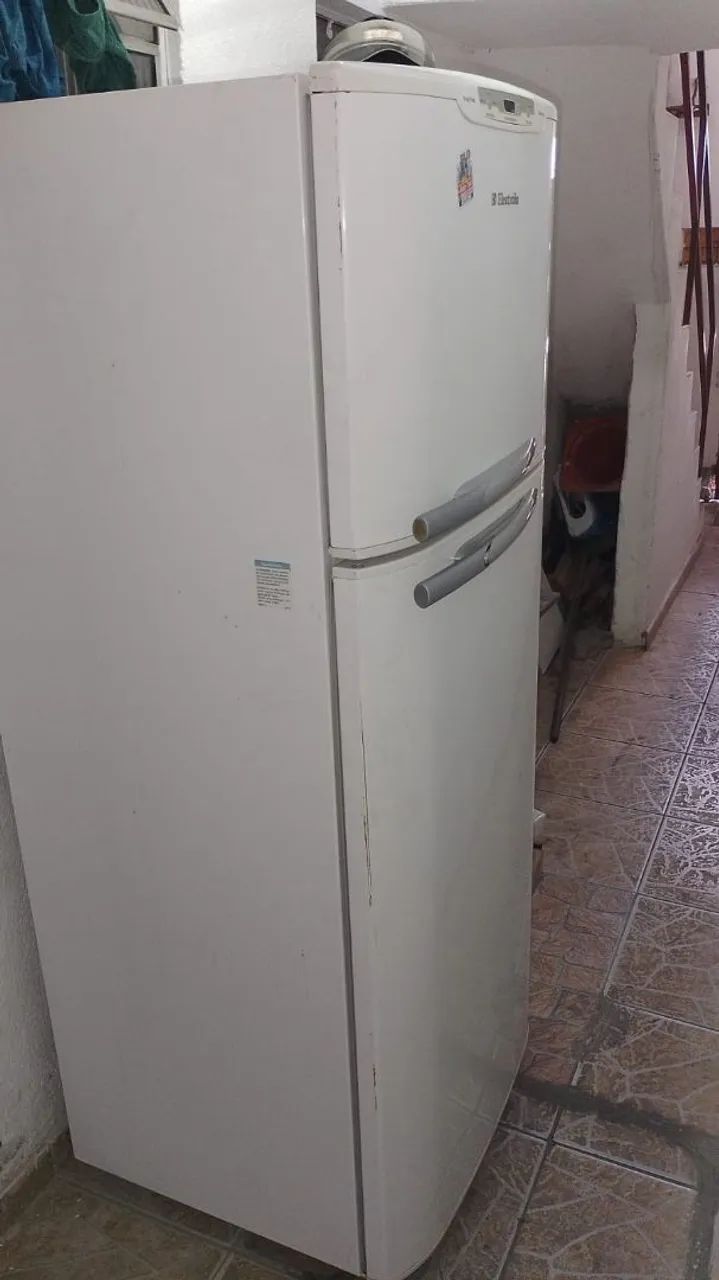 Geladeira semi nova 