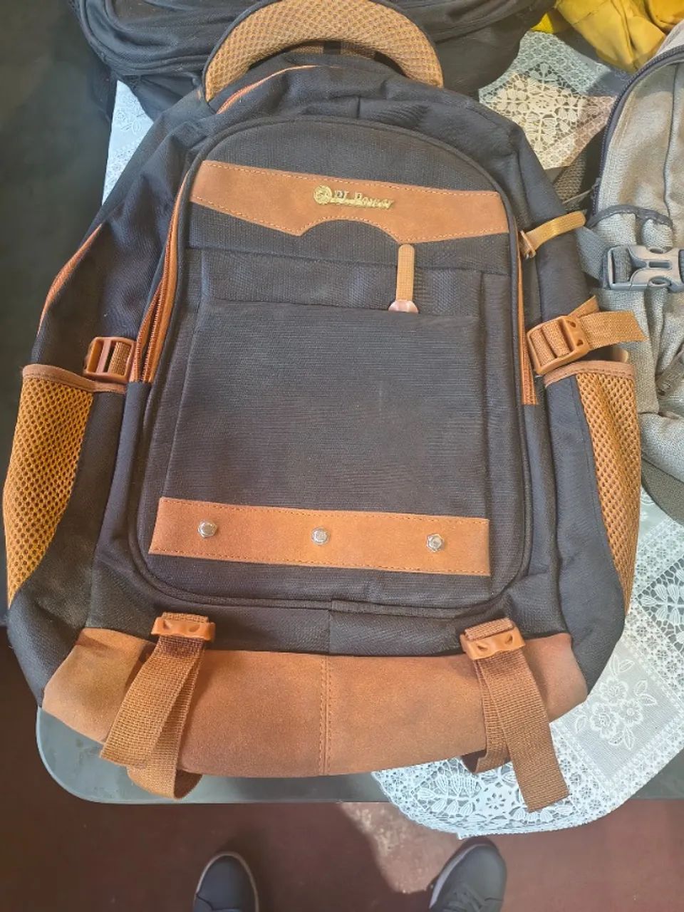 Mochilas Escolares e uma mochila de notebook