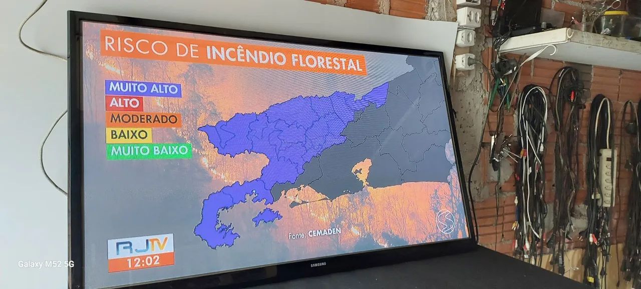 VENDE SE ESTA TV DE PLASMA 51 POLEGADAS  OBS;NAO É  SMART  ESTA FUNCIONANDO PERFEITAMENTE  - Foto 5