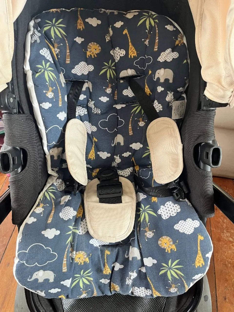 Kit Carrinho de bebê + bebê conforto - Foto 4
