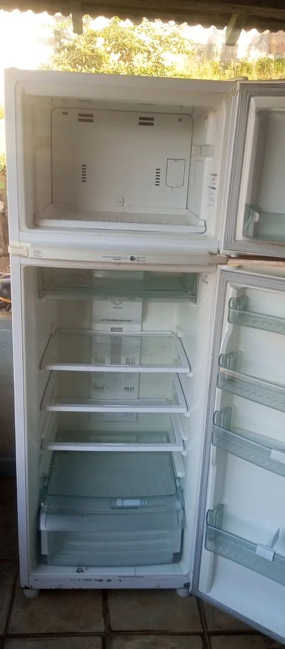 GELADEIRA BRASTEMP FROST FREE PERFEITAS CONDIÇÕES FUNCIONANDO PERFEITAMENTE ENTREGAMOS - Foto 3