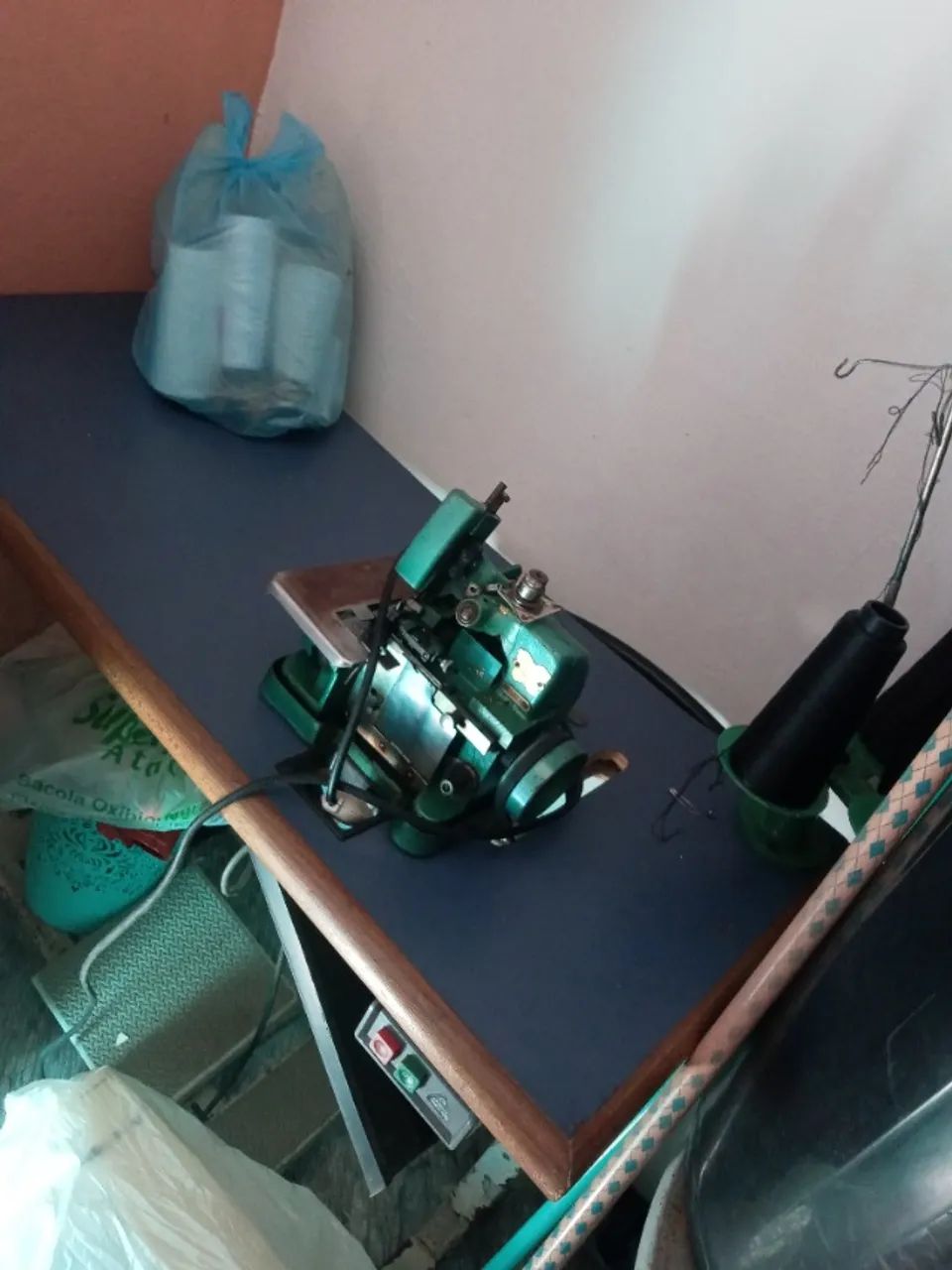 Máquina de costura overlock  - Foto 2
