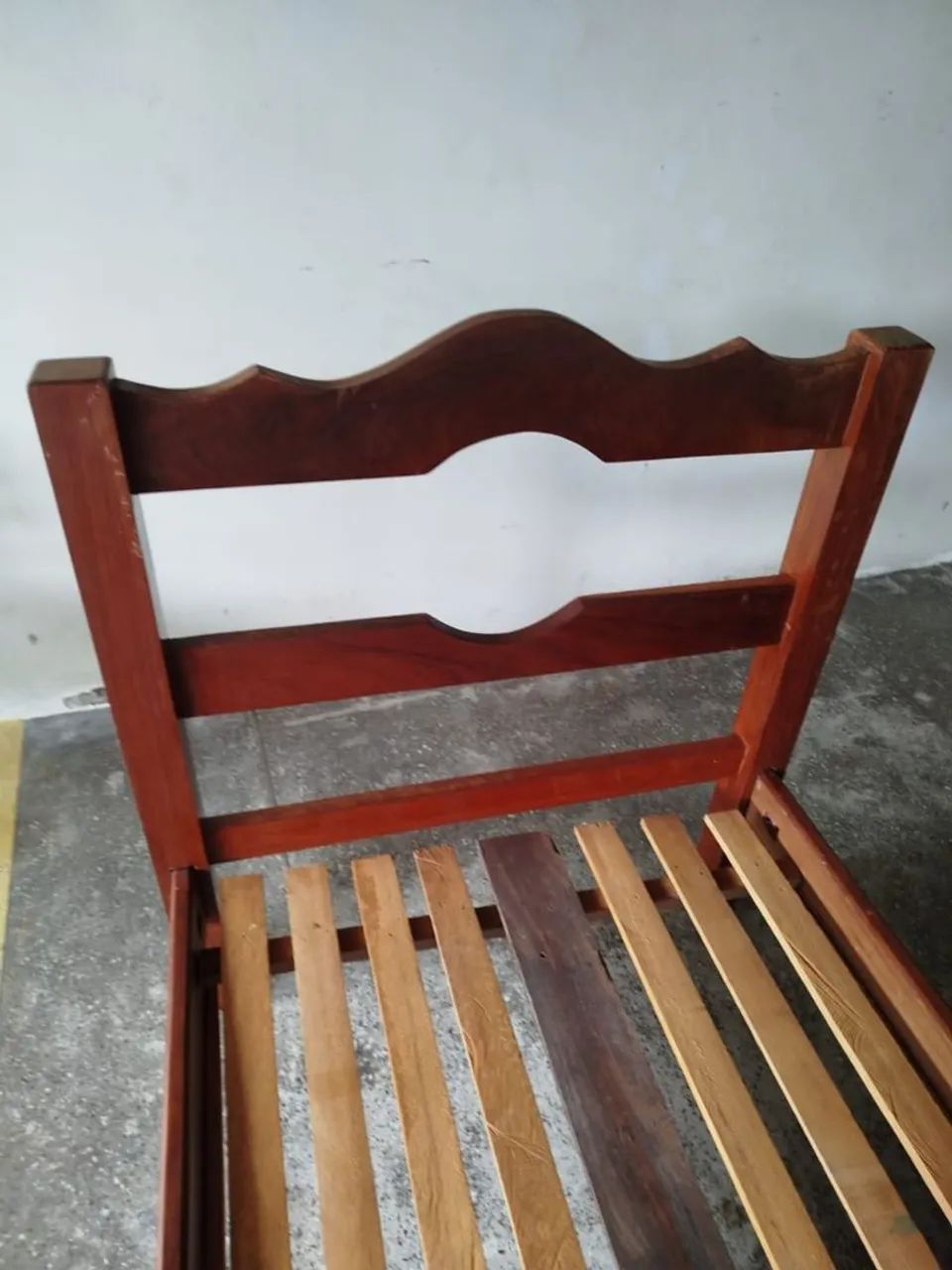 Cama e cabeceira de madeira  - Foto 2