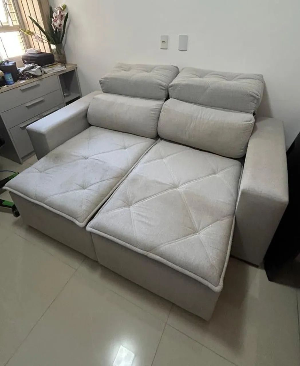 Sofá em linho cinza 2 lugares 