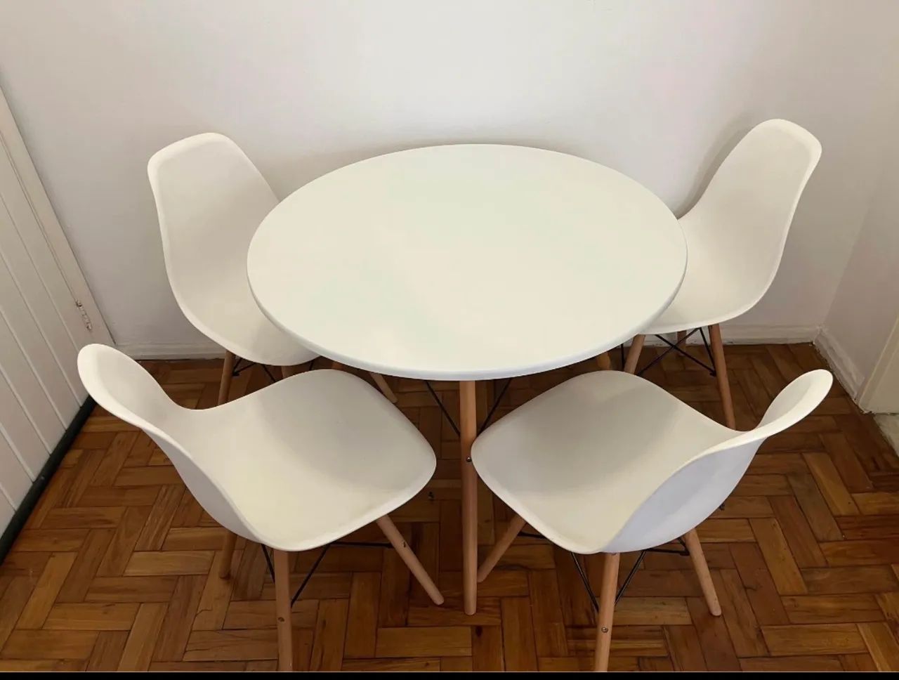 Mesa de jantar redonda Eiffel com 4 cadeiras  - Foto 3