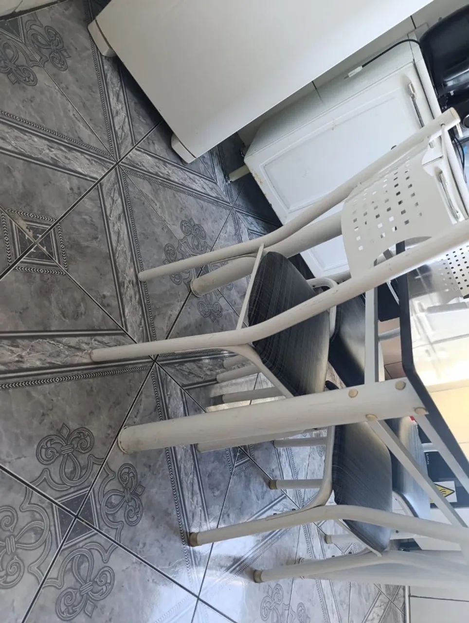 Mesa 4 cadeiras 
