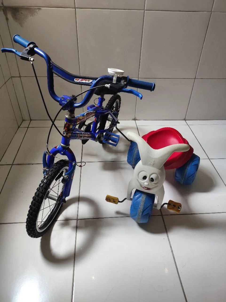 Bicicleta e motinha infantil