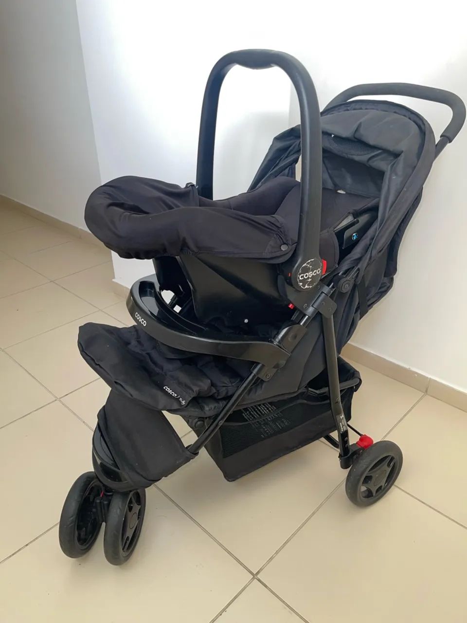 Carro de bebê e bebê conforto - Foto 2