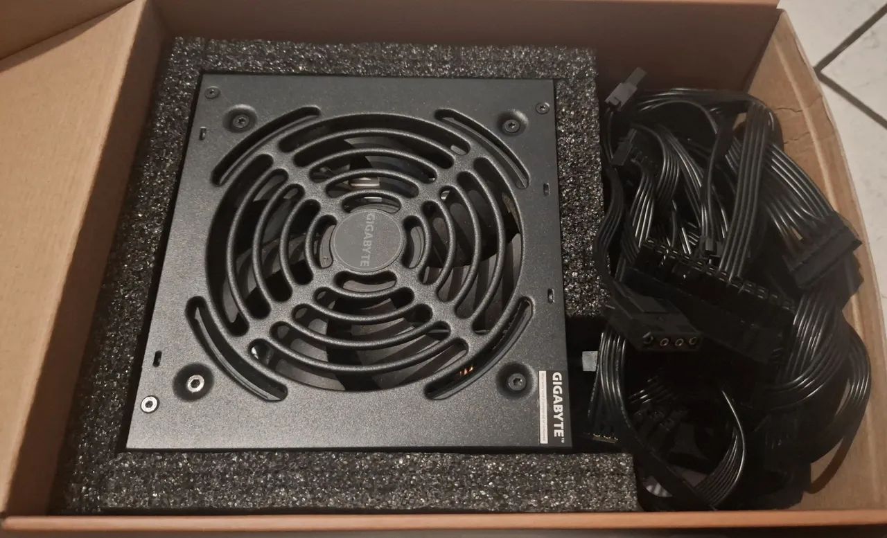 Fonte Gigabyte P550B 550W - 80 Plus Bronze - Foto 2