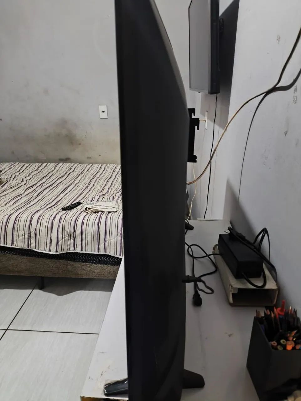 Tv 49 polegadas funcionando porém tem uma lista mas não interfere na imagem! - Foto 2