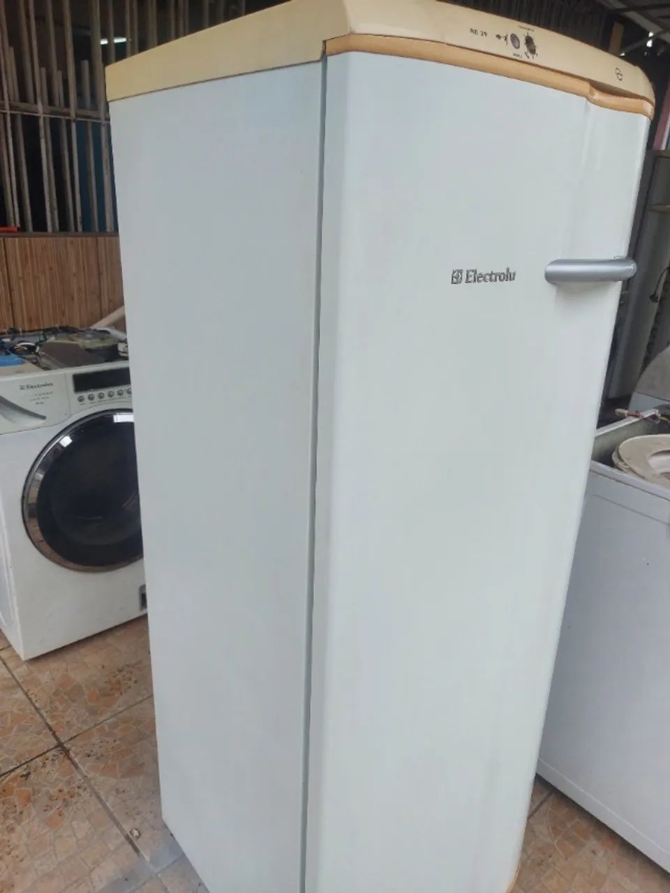 Freezer vertical electrolux  - Foto 3