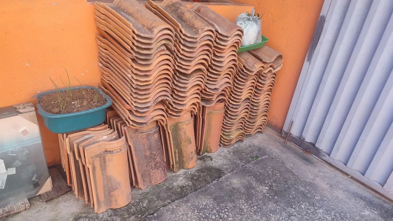 170 used American colonial roof tiles, pickup at Jardim Alterosa neighborhood, Betim