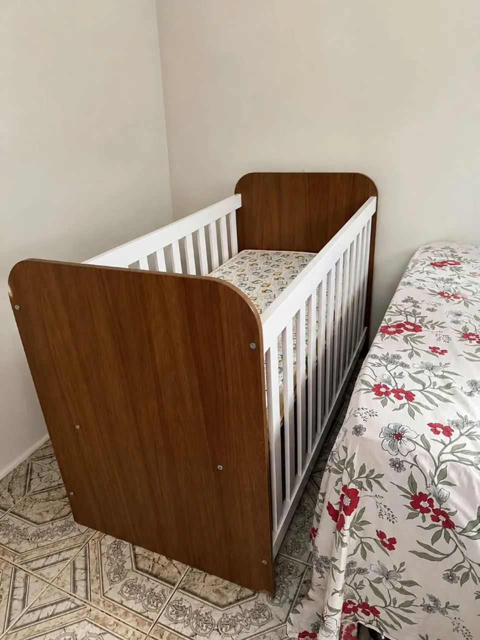 Berço seminovo com colchão 