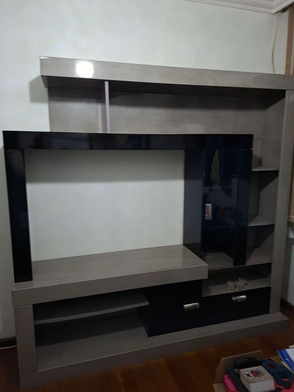 Estante Cinza e preta 