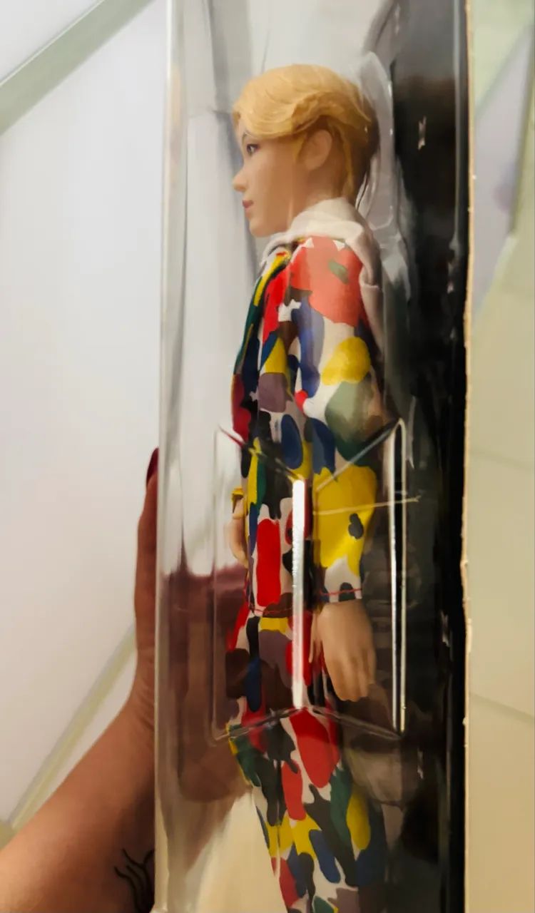 Vendo boneco original do BTS x Mattel - Jin - Foto 5
