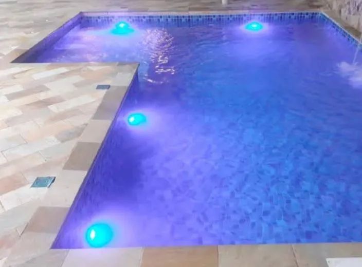 Piscina iluminada  - Foto 4