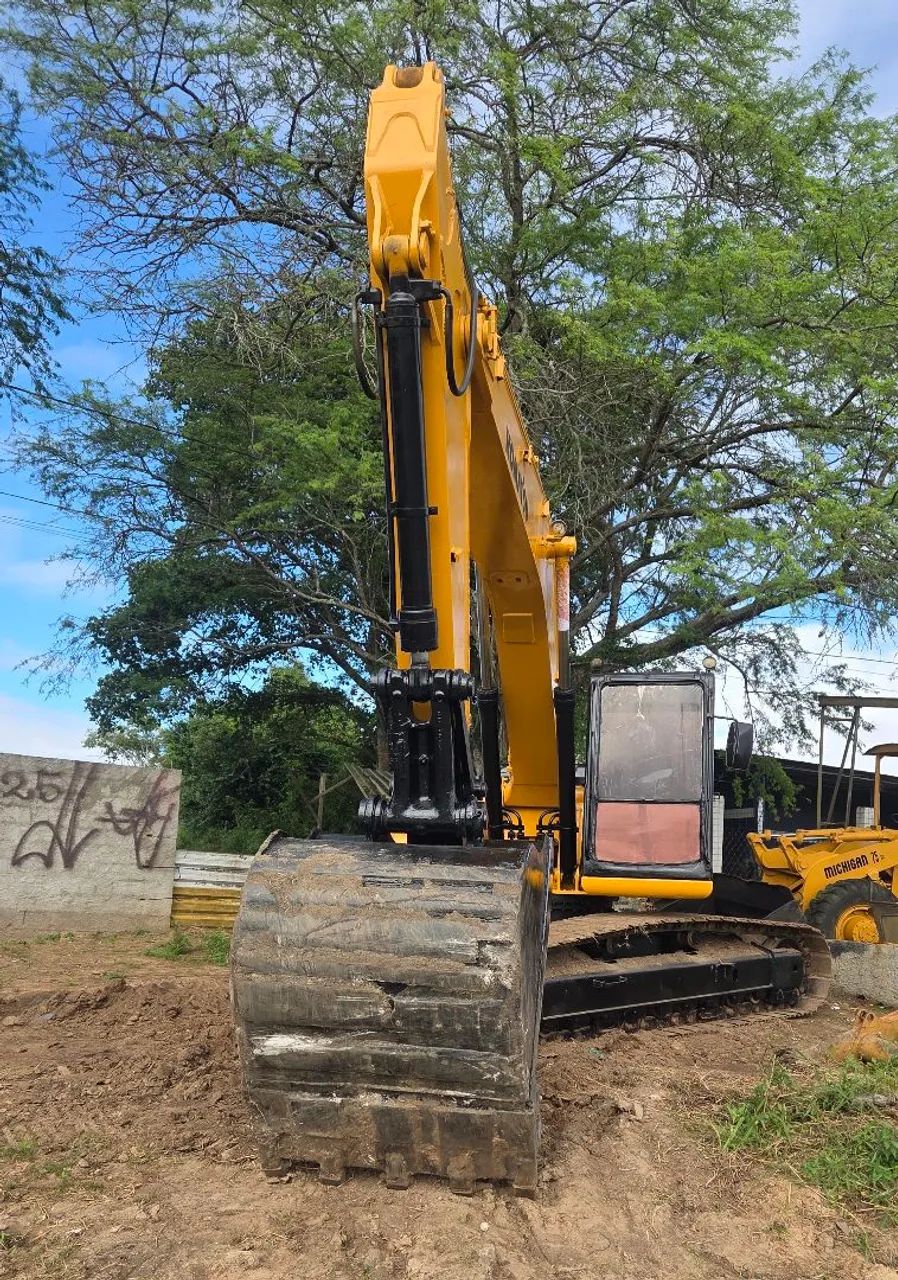 KOMATSU PC200 - Foto 3