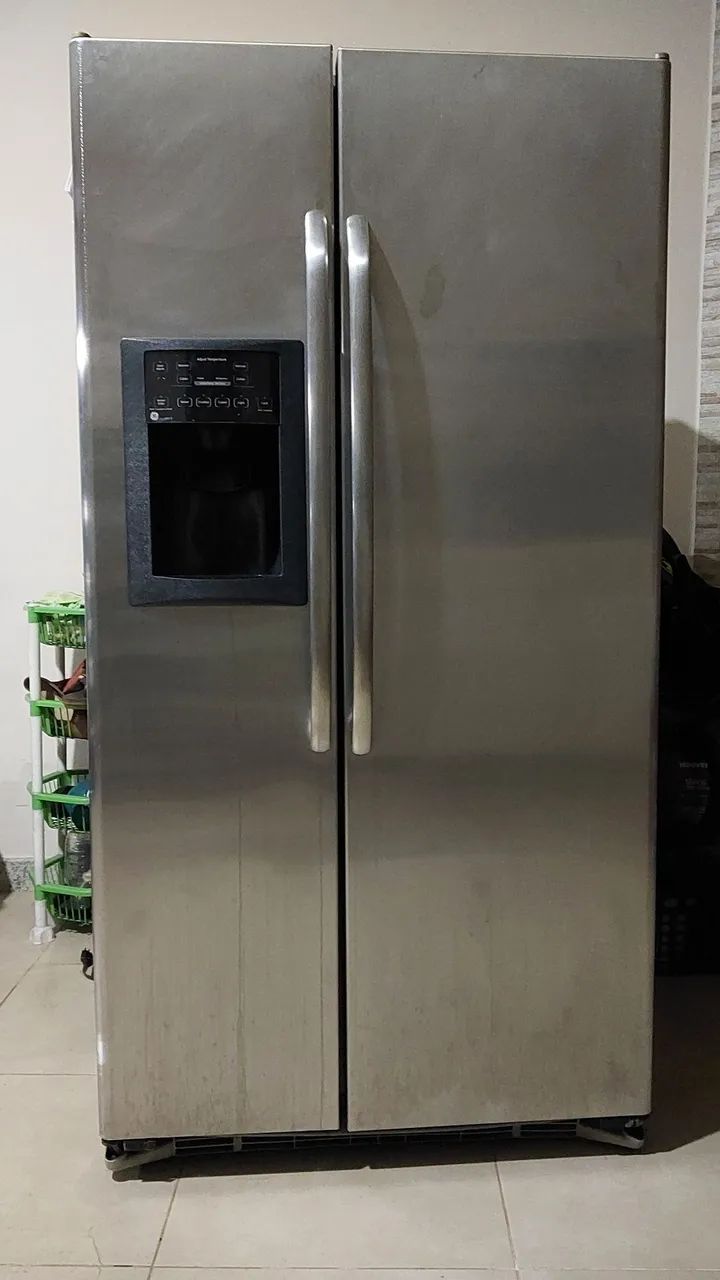 Side by Side GE 700 lts